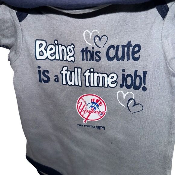 MLB New York Yankees 3-6M 3 piece Onesie set NWT - Picture 5 of 7